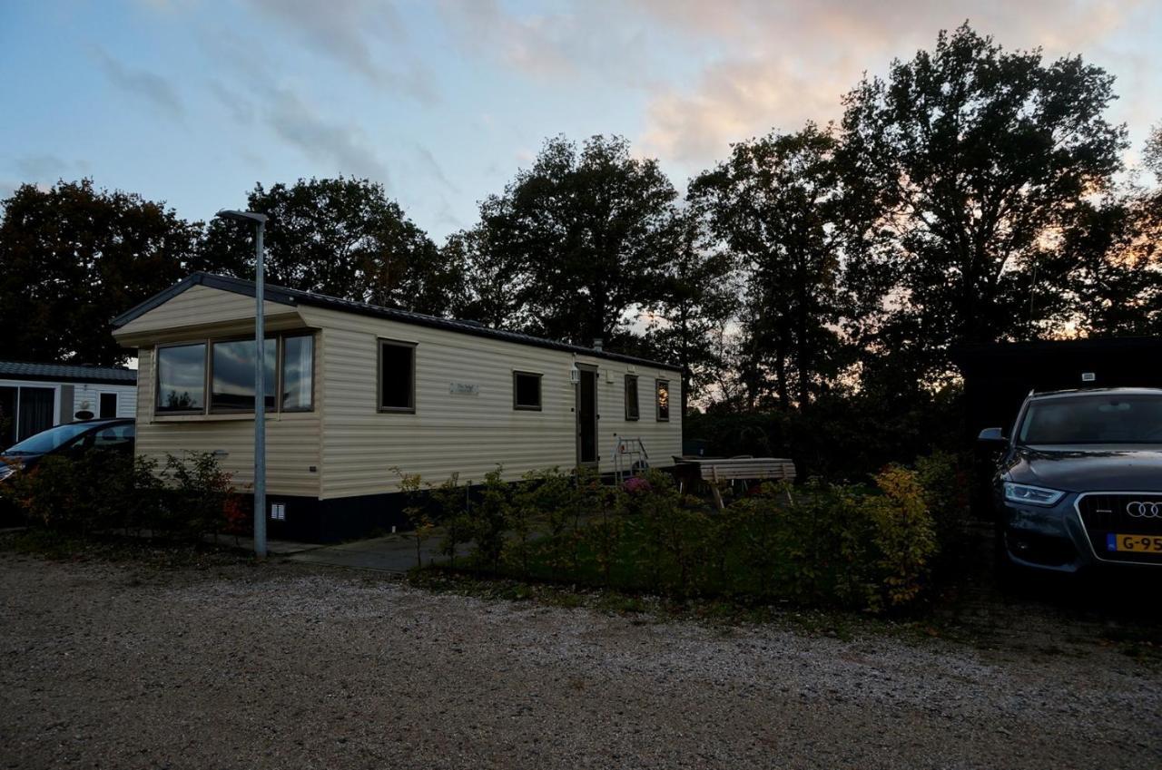Готель Weerribben Chalets Paasloo Екстер'єр фото