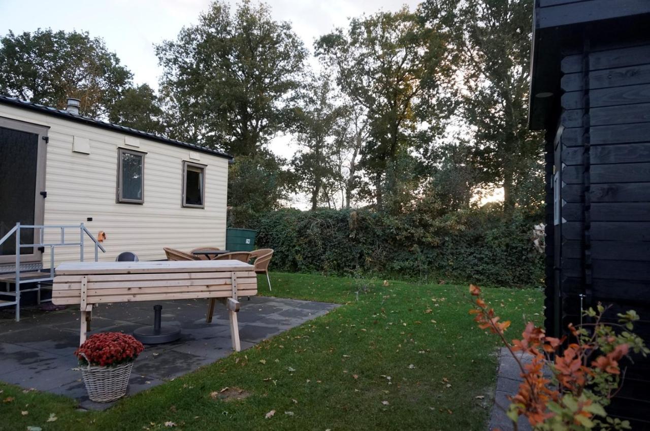 Готель Weerribben Chalets Paasloo Екстер'єр фото