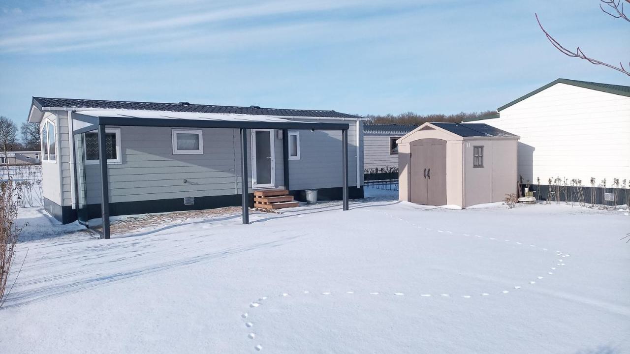 Готель Weerribben Chalets Paasloo Екстер'єр фото
